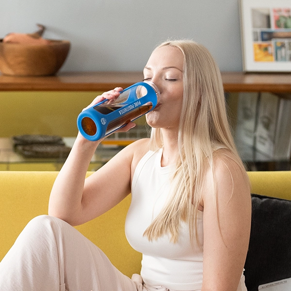 Mėlynos spalvos buteliukas su arbatos užpilu | WOWTEA SITE Gallery Blue Bottle Berry 2023 05 1